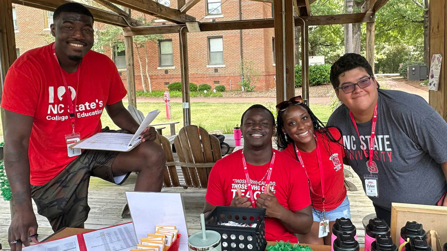 students working the Leadership Institute for Future Teachers