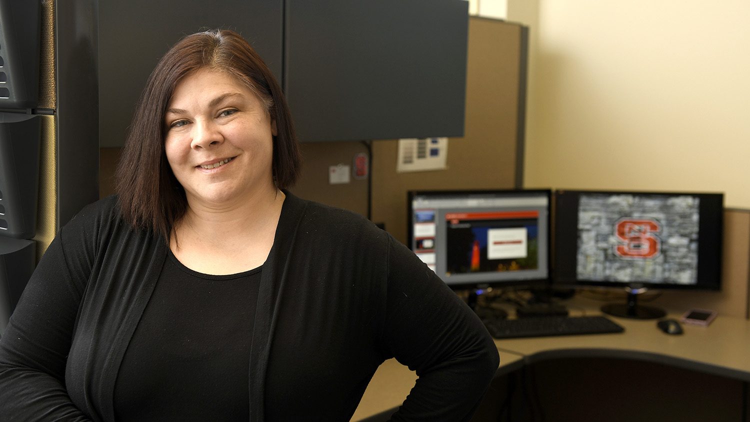 Lynley Wentzel in front of computer screen.